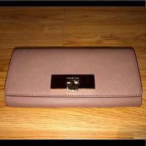 Michael Kors Dusty Rose Callie Wallet NWT